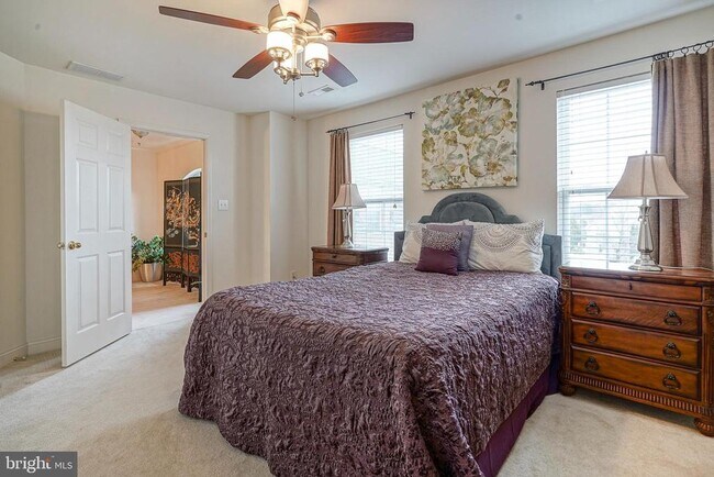 Building Photo - 142 White Cedar Dr