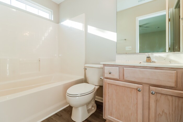 Building Photo - 3029 Hollybrooke Dr