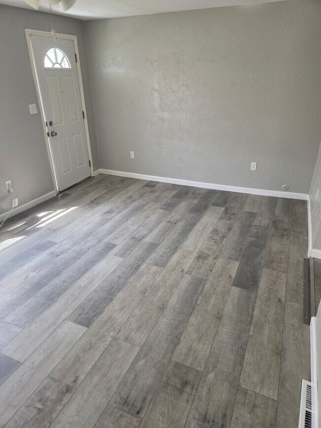 Building Photo - 1801 Jerome Ln