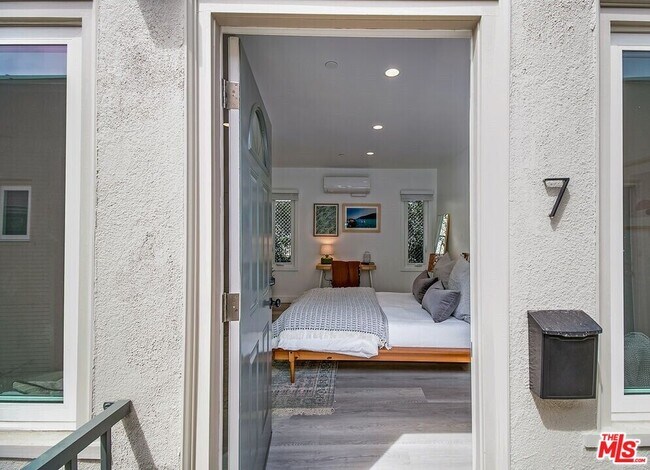 Building Photo - 1217 9th St