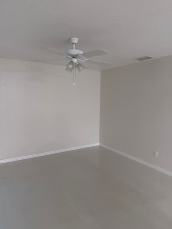 Building Photo - 807 W 13th St