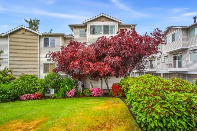 Building Photo - Updated Townhouse in Lynnwood-with Garage ...