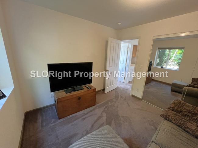 Building Photo - AVAILABLE AUGUST - Gorgeous 3 Bedroom Paso Robles Home