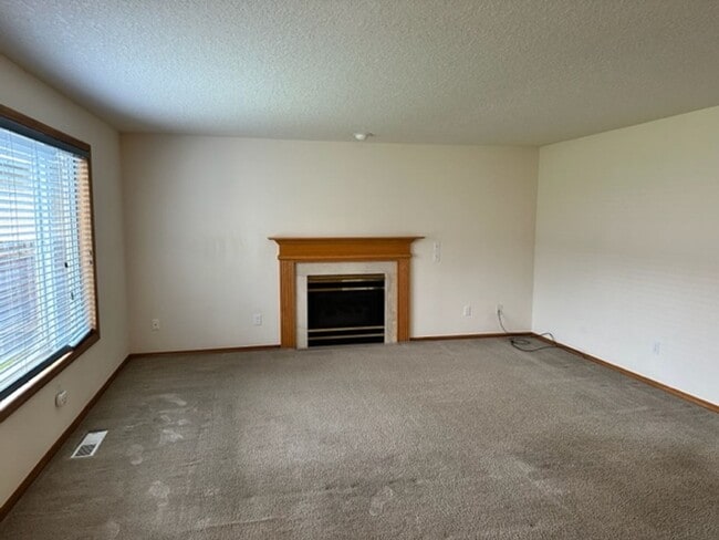 Building Photo - 6707 SE Wrenfield St