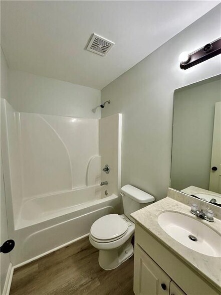 Building Photo - 712 Pinnacle Dr.