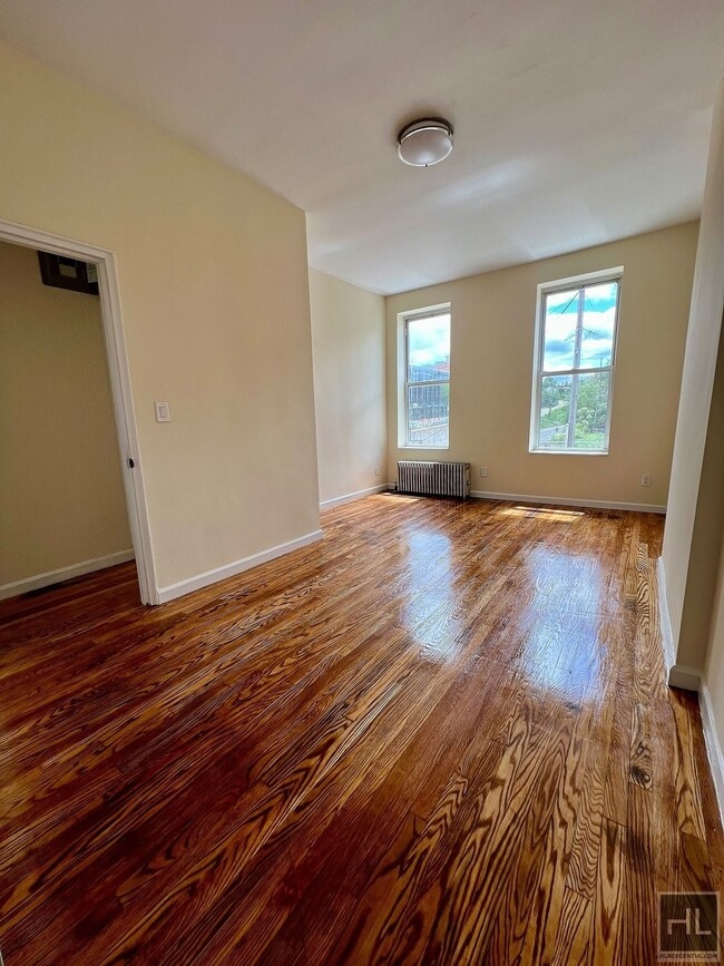 Building Photo - 2BR 1BA Original Layout Renovated 5th Ave Park Slope