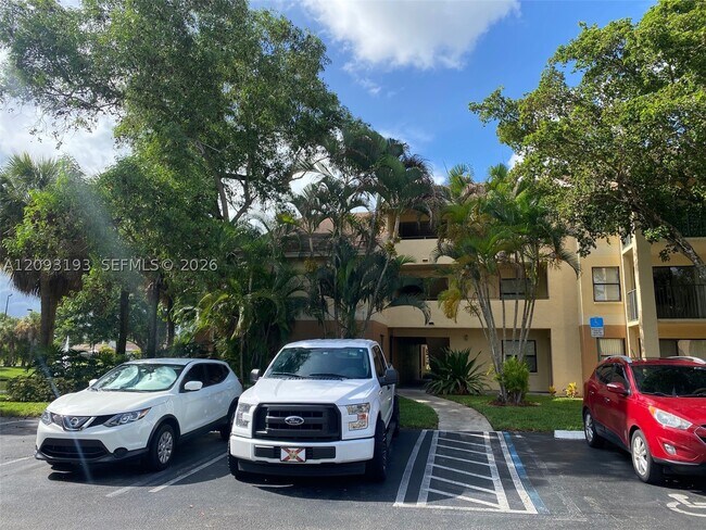 Building Photo - 9999 Summerbreeze Dr