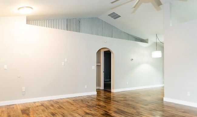 Building Photo - 434 W Bosanka Dr