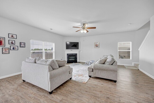 Building Photo - 300 Barony Pl Dr