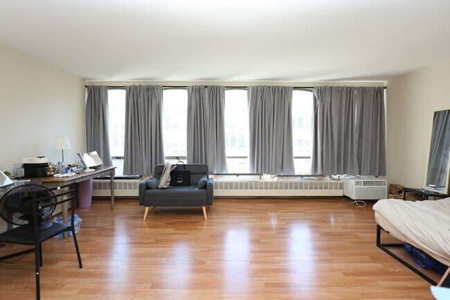 Building Photo - 1401 E 55th St