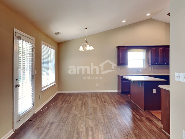 Building Photo - 859 Castlebottom Dr