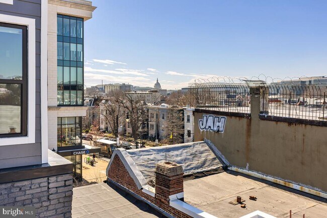 Building Photo - 506 H St NE