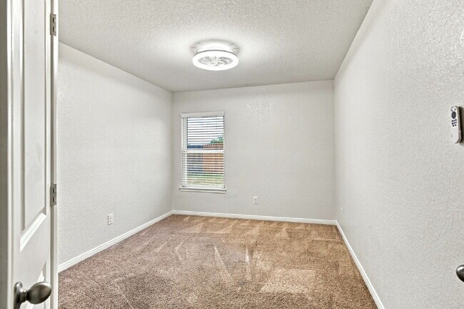 Building Photo - Spacious 4-Bedroom Home Near Lackland AFB with Private Backyard