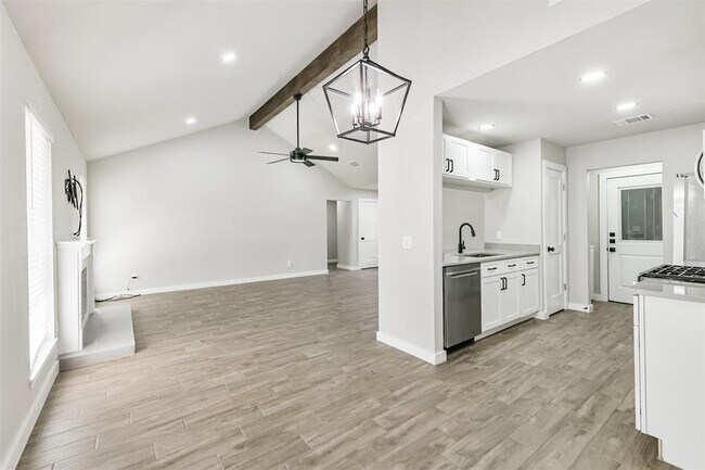 Building Photo - 10615 Prospect Hill Dr