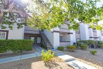 Building Photo - Lovely 1 Bedroom Condo For Rent