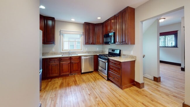 Building Photo - 4-Bedroom House Close to U of M Campus