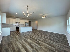 Building Photo - AVAILABLE NOW - 3 BEDROOM 2 BATH DUPLEX IN CLEBURNE