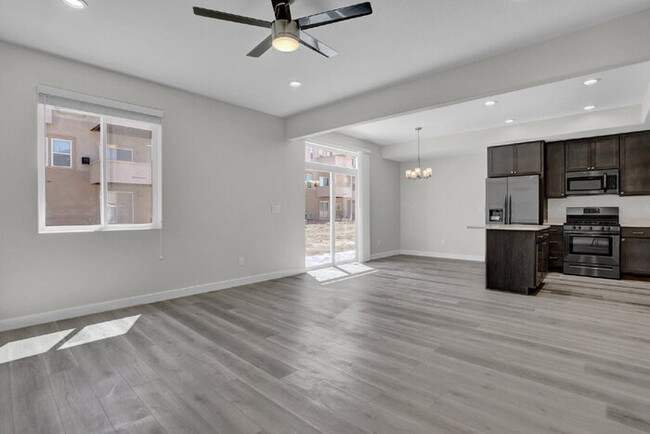 Building Photo - Modern 3-Bedroom Townhome – Conveniently L...