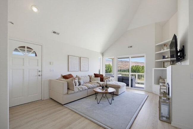 Building Photo - 5170 S Surprise Way
