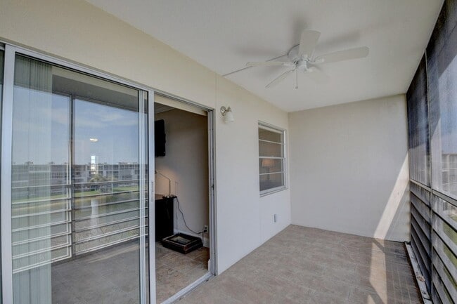 Building Photo - 4028 Newcastle B