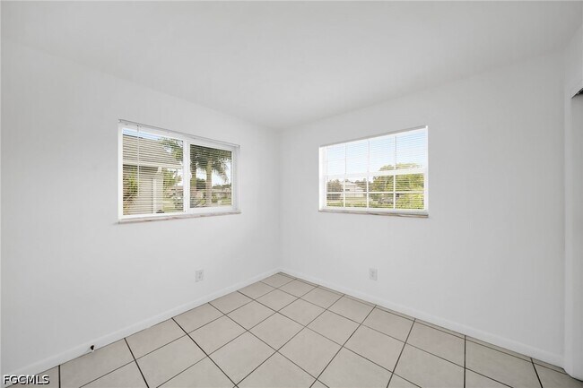 Building Photo - 1207 SE 40th Terrace