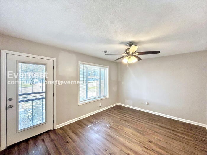 Building Photo - 1582 Custer Dr