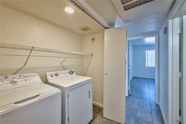 Building Photo - 3957 Rebecca Raiter Ave