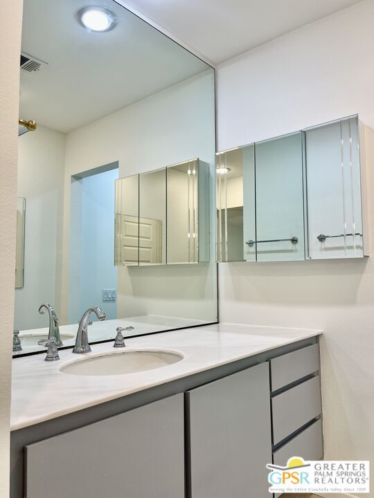 Building Photo - 2559 Whitewater Club Dr