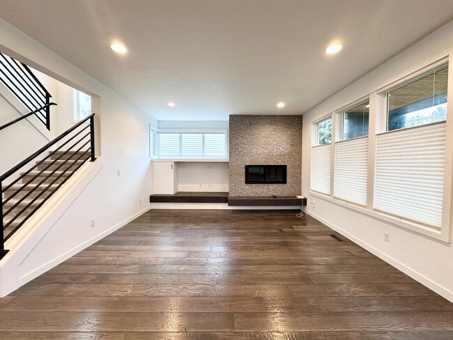 Building Photo - Exceptional Modern 3-Story Single-Family Home Near Woodstock