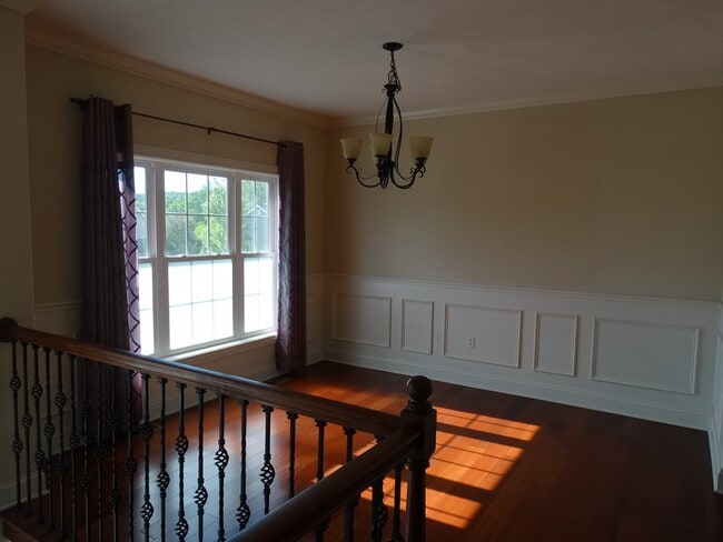 Building Photo - 602 Lynhurst Ave