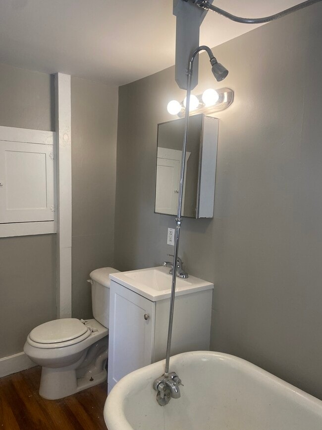 Building Photo - Move In Ready 3 Bedroom Home in a Central Location