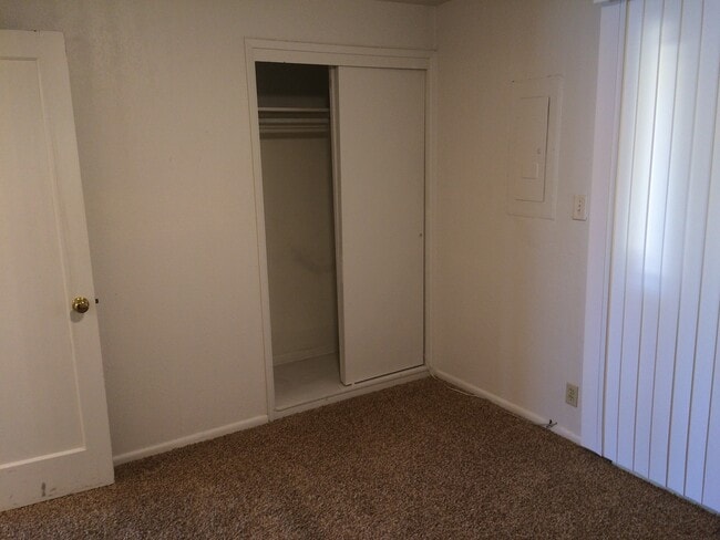 Building Photo - Lakefront Duplex!