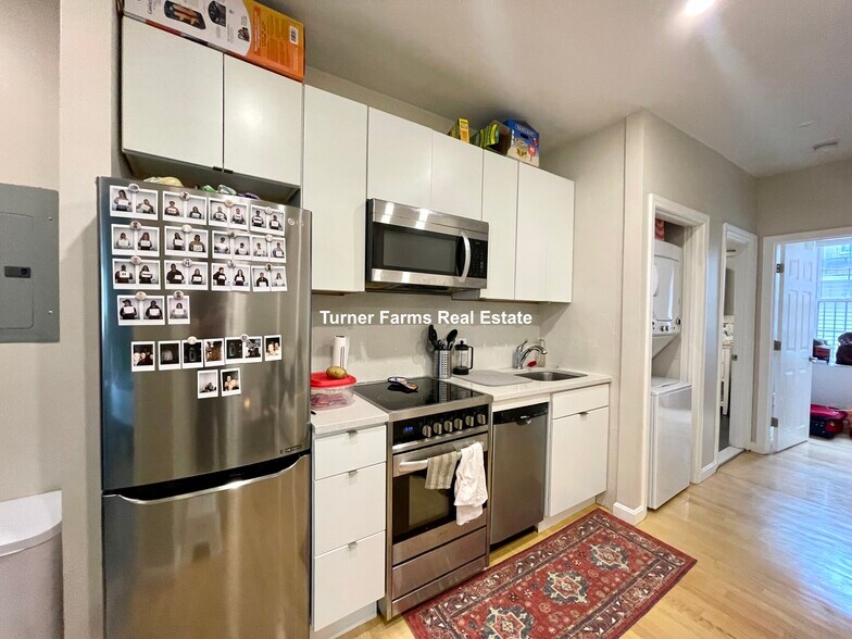 Building Photo - 91 Hudson St