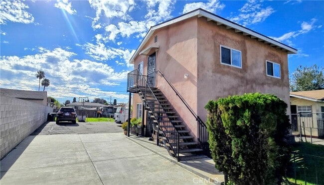 Building Photo - 1342 E 77th Pl