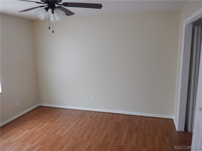 Building Photo - 335 E Falconry Ct