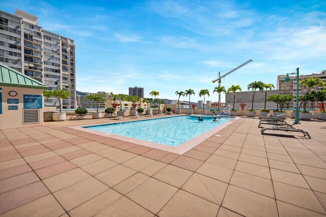 Building Photo - 801 S King St