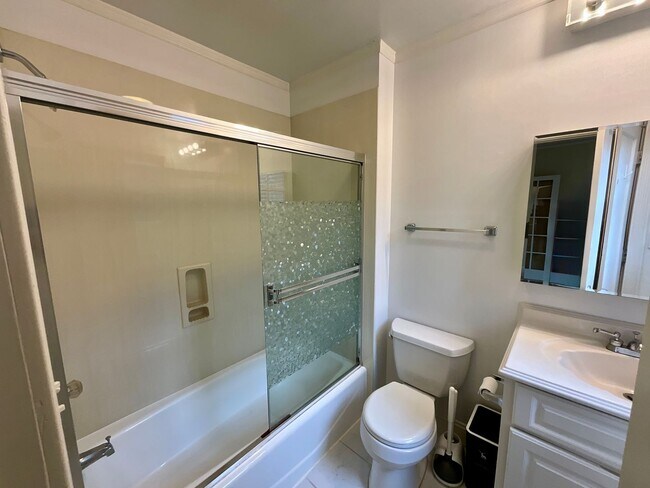 Building Photo - $500 Move In Special - Beautiful 3-bedroom...