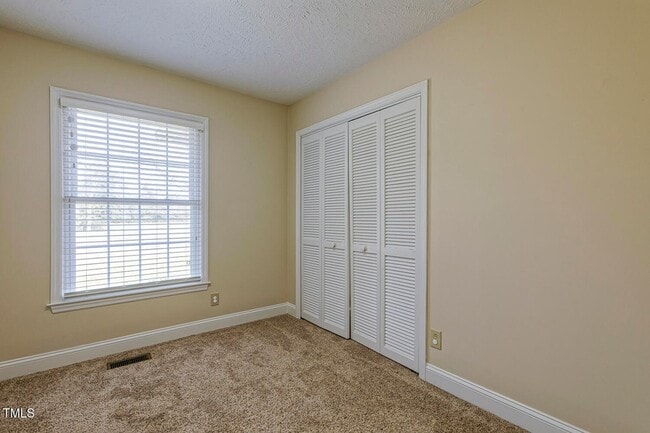 Building Photo - 4610 Linden Rd