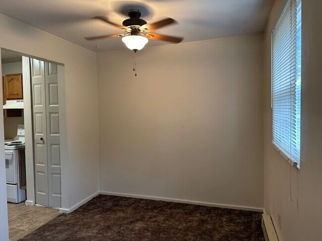 Building Photo - 696 Walborn Rd