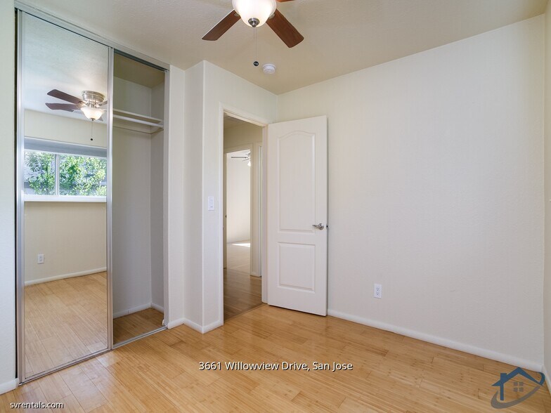 Building Photo - 3661 Willowview Dr