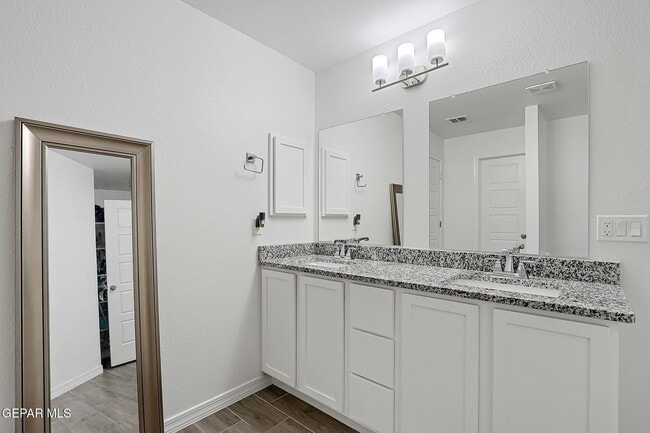 Building Photo - 12816 Linstead Ave