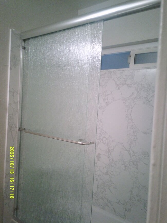 Building Photo - Three bedroom 1 bath with central heat and...