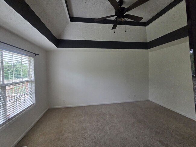 Building Photo - 1377 Mutual Dr