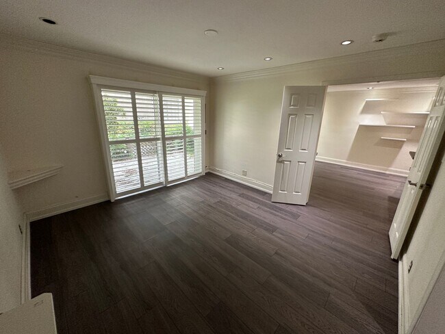 Building Photo - Morningside on the Lake Downstairs 1 Bedroom 1 Bath