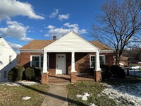 Building Photo - Spacious brick house in Lynchburg