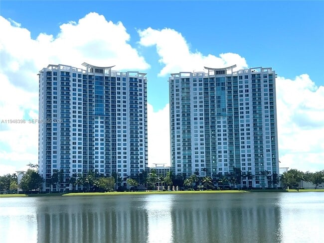 Building Photo - 2681 N Flamingo Rd