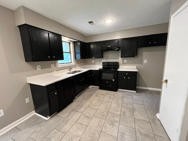 Building Photo - Renovated 3 Bedroom 1 Bath Home for Rent!!