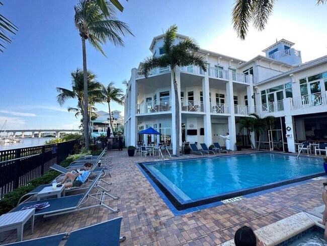 Building Photo - 815 NW Flagler Ave