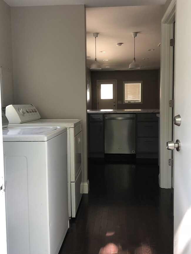 main level washer/dryer - 4615 Bell St