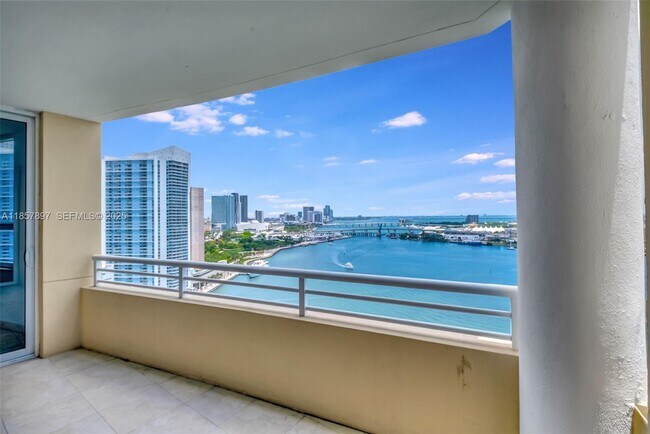 Building Photo - 848 Brickell Key Dr